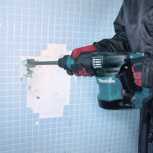 HK1820 - Scalpellatore Makita a Corrente Scalpellatore SDS-Plus compatibile 3,1JScalpellatore 550 W con energia d'urto di 3,1 J ideale per lavori leggeri. Compatibile con punte SDS-Plus compatibili. 12 regolazioni, velocità di impatto regolabile tra 0 e 3200 giri/min. Accessori in dotazione: valigetta.