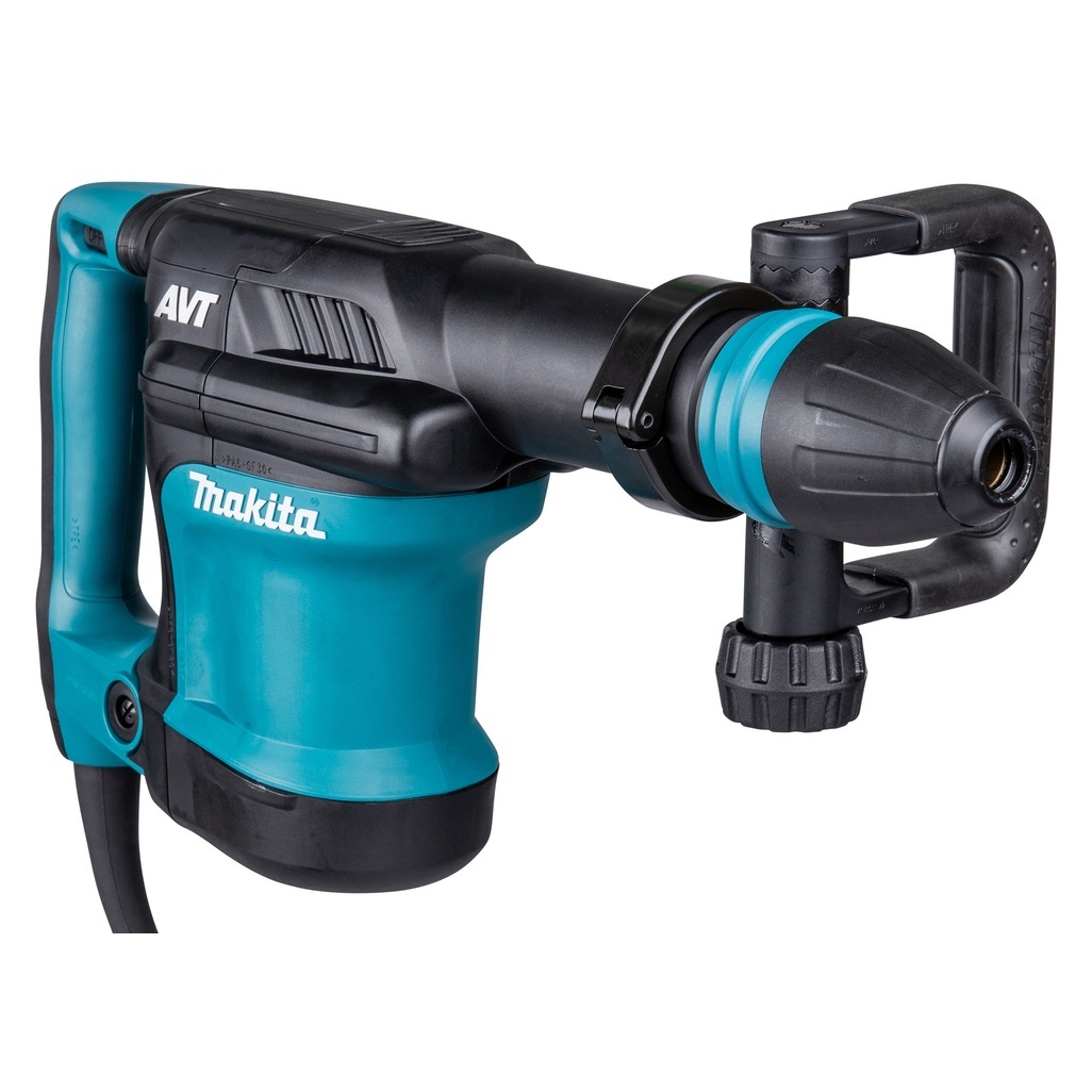 Martello demolitore 1.100 W con energia di impatto di 8,1 J ideale per un'efficiente rimozione del materiale. Compatibile con punte SDS-Max. Avviamento lento e velocità costante sotto sforzo. Il sistema Soft no load abbatte le vibrazioni anche in fase di non lavoro. Velocità di impatto regolabile: 1.100-2.650 giri/min. 16 posizioni di regolazione dello scalpello. E' presente la frizione di sicurezza per la sicurezza dell'operatore durante la lavorazione. LED di segnalazione usura spazzole e anomalie elettriche per un maggior controllo durante la lavorazione. Il sistema AVT permette di lavorare in sicurezza con la minor percezione delle vibrazioni. Cavo alimentazione 5m. Accessori in dotazione : Impugnatura laterale, grasso per codolo, valigetta, (senza scalpello).