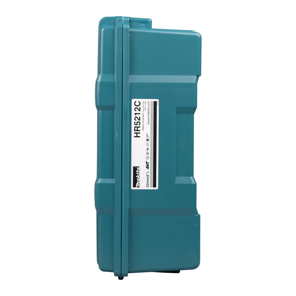 HR5212C Martello Rotativo combinato SDS-Max compatibile a Corrente Martello rotativo combinato SDS-Max compatibile 52 mm - AVT - 2 Funzioni Martello rotativo SDS Max compatibile, con impugnatura ergonomica dotato di motore da 1.510 W con avviamento morbido. Capacità di foratura nel CLS di 52 mm e potenza del colpo di 20,0 J. Dotato di 2 funzioni: percussione , rotazione + percussione. Disponibili 16 posizioni per la regolazione dello scalpello. E' presente la frizione di sicurezza per la sicurezza dell'operatore durante la lavorazione. Interruttore a slitta di blocco solo con la funzione percussione. Dotato di tecnologia anti vibrazione (AVT) per ridurre al minimo le vibrazioni durante l'utilizzo. Il sistema soft no load permette di ridurre le vibrazioni anche in fase di non lavoro. La tecnologia di feedback attivo (AFT) sempre attivo, monitora il lavoro a tutela dell'utilizzatore arrestando la macchina in caso di blocco della punta durante la foratura evitando la rotazione della stessa intorno all'asse della punta. LED per segnalare usura spazzole e anomalie. Questo utensile è la scelta ideale per lavori di ristrutturazione e costruzione. Cavo di alimentazione 5m. Accessori in dotazione: Impugnatura laterale diritta, asta di profondità, grasso per codolo, panno, valigetta.