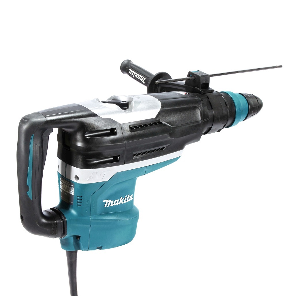 HR5212C Martello Rotativo combinato SDS-Max compatibile a Corrente Martello rotativo combinato SDS-Max compatibile 52 mm - AVT - 2 Funzioni Martello rotativo SDS Max compatibile, con impugnatura ergonomica dotato di motore da 1.510 W con avviamento morbido. Capacità di foratura nel CLS di 52 mm e potenza del colpo di 20,0 J. Dotato di 2 funzioni: percussione , rotazione + percussione. Disponibili 16 posizioni per la regolazione dello scalpello. E' presente la frizione di sicurezza per la sicurezza dell'operatore durante la lavorazione. Interruttore a slitta di blocco solo con la funzione percussione. Dotato di tecnologia anti vibrazione (AVT) per ridurre al minimo le vibrazioni durante l'utilizzo. Il sistema soft no load permette di ridurre le vibrazioni anche in fase di non lavoro. La tecnologia di feedback attivo (AFT) sempre attivo, monitora il lavoro a tutela dell'utilizzatore arrestando la macchina in caso di blocco della punta durante la foratura evitando la rotazione della stessa intorno all'asse della punta. LED per segnalare usura spazzole e anomalie. Questo utensile è la scelta ideale per lavori di ristrutturazione e costruzione. Cavo di alimentazione 5m. Accessori in dotazione: Impugnatura laterale diritta, asta di profondità, grasso per codolo, panno, valigetta.