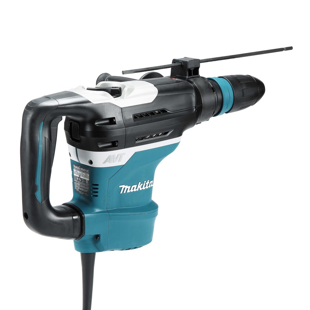 Martello rotativo SDS Max compatibile, con impugnatura ergonomica dotato di motore da 1.100 W con avviamento morbido. Capacità di foratura nel CLS di 40 mm e potenza del colpo di 8,0 J. Dotato di 2 funzioni: percussione , rotazione + percussione. Disponibili 12 posizioni perla regolazione dello scalpello. E' presente la frizione di sicurezza per la sicurezza dell'operatore durante la lavorazione. Dotato di tecnologia anti vibrazione (AVT) per ridurre al minimo le vibrazioni durante l'utilizzo. Il sistema soft no load permette di ridurre le vibrazioni anche in fase di non lavoro. La tecnologia di feedback attivo (AFT) sempre attivo, monitora il lavoro a tutela dell'utilizzatore arrestando la macchina in caso di blocco della punta durante la foratura evitando la rotazione della stessa intorno all'asse della punta. LED per segnalare usura spazzole e anomalie. Questo utensile è la scelta ideale per lavori di ristrutturazione e costruzione. Cavo di alimentazione 5m. Accessori in dotazione: Impugnatura laterale diritta, asta di profondità, grasso per codolo, panno, valigetta.