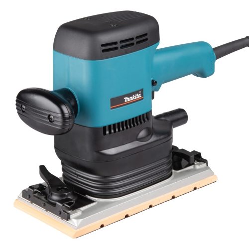 9046J – Levigatrice Orbitale Rettangolare a Corrente Levigatrice Orbitale a Corrente potente e resistente Levigatrice orbitale rettangolare a corrente per applicazioni professionali. Movimento orbitale di grande ampiezza per un’abrasione elevata, motore da 6.000W, base per la carta abrasiva di dimensioni 115x280 mm con possibilità di fissaggio sia con velcro che con ganci Possibilità di aspirazione polveri mediante sacchetto o aspiratore Cavo alimentazione 2,5 metri Fornita con valigetta Makpac tipo 2.