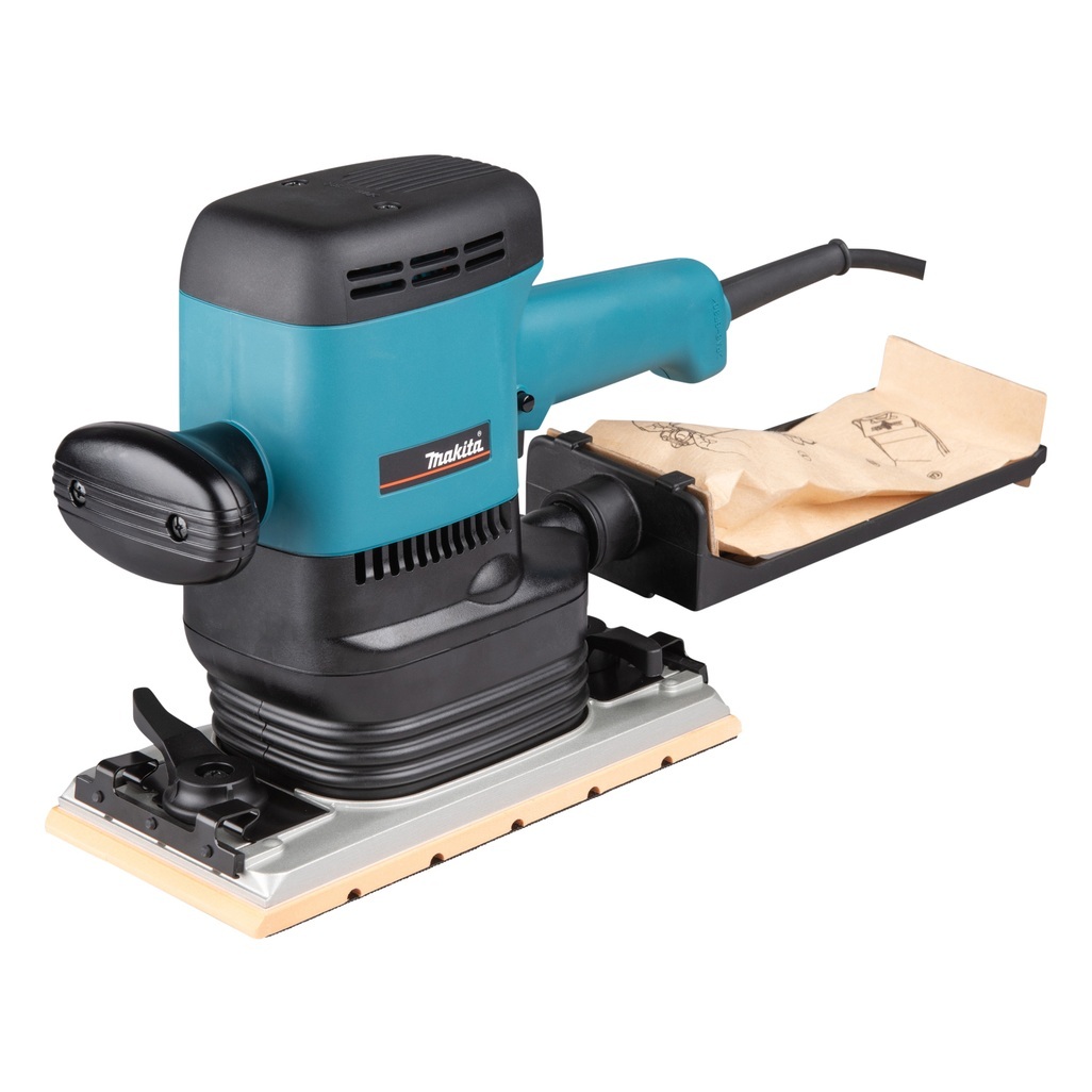 9046J – Levigatrice Orbitale Rettangolare a Corrente Levigatrice Orbitale a Corrente potente e resistente Levigatrice orbitale rettangolare a corrente per applicazioni professionali. Movimento orbitale di grande ampiezza per un’abrasione elevata, motore da 6.000W, base per la carta abrasiva di dimensioni 115x280 mm con possibilità di fissaggio sia con velcro che con ganci Possibilità di aspirazione polveri mediante sacchetto o aspiratore Cavo alimentazione 2,5 metri Fornita con valigetta Makpac tipo 2.