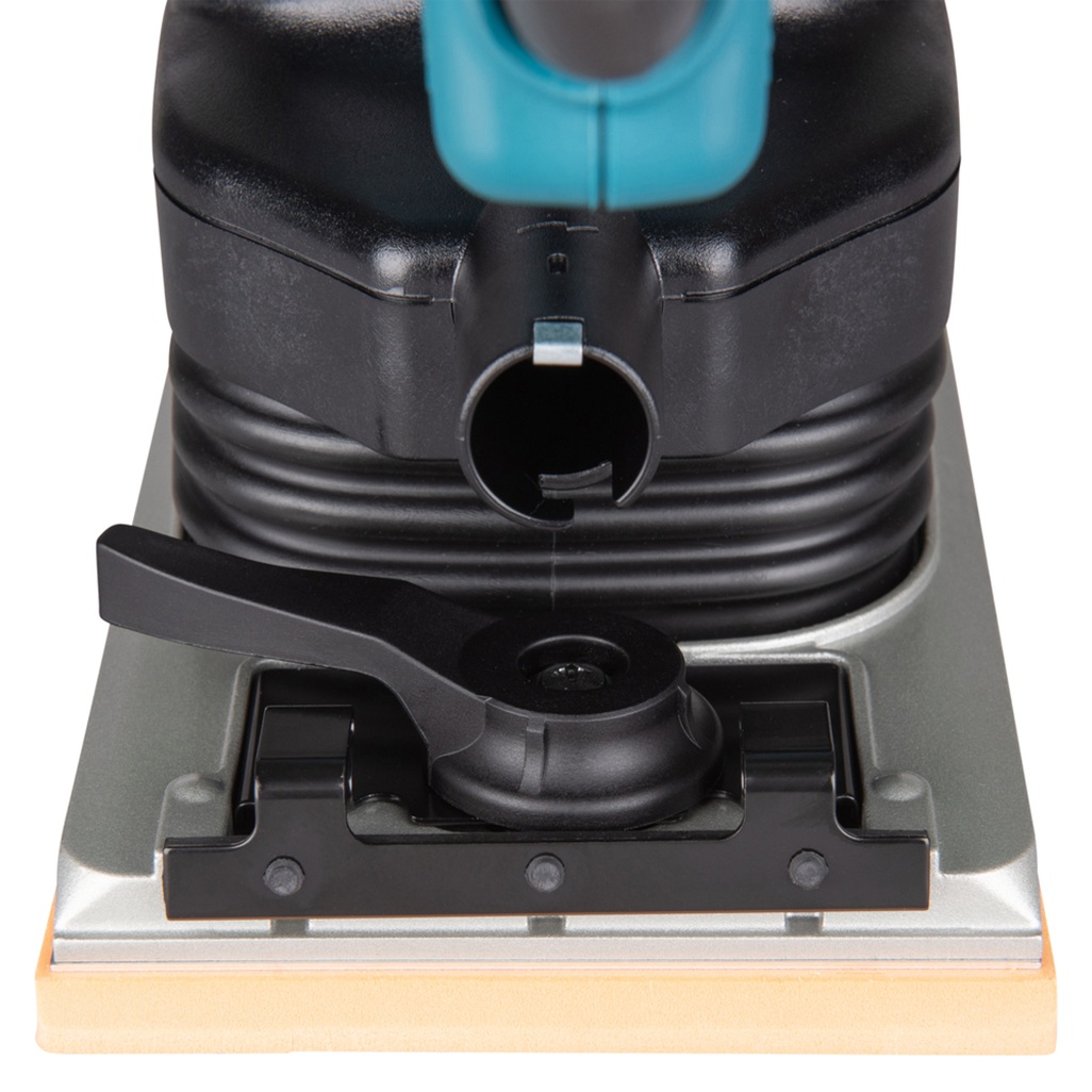 9046J – Levigatrice Orbitale Rettangolare a Corrente Levigatrice Orbitale a Corrente potente e resistente Levigatrice orbitale rettangolare a corrente per applicazioni professionali. Movimento orbitale di grande ampiezza per un’abrasione elevata, motore da 6.000W, base per la carta abrasiva di dimensioni 115x280 mm con possibilità di fissaggio sia con velcro che con ganci Possibilità di aspirazione polveri mediante sacchetto o aspiratore Cavo alimentazione 2,5 metri Fornita con valigetta Makpac tipo 2.