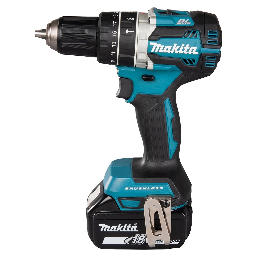 DHP484RT3J – Trapano Avvitatore a Percussione LXT a Batteria Trapano avvitatore c/percussione 18V 13 mm - 54 Nm – BL Trapano avvitatore a percussione 18V efficiente dotato di motore senza spazzole per applicazioni di avvitatura e foratura con o senza l'utilizzo della percussione. Possibilità di impostare due livelli di potenza. Coppia di serraggio massima 54 Nm. Uno strumento versatile per installatori, costruttori e personale di manutenzione. Luce LED integrata. Fornito con 3 batterie 5,0 Ah BL1850B, caricabatterie rapido 45' DC18RC, valigetta MAKPAC tipo 2 (821550-0).