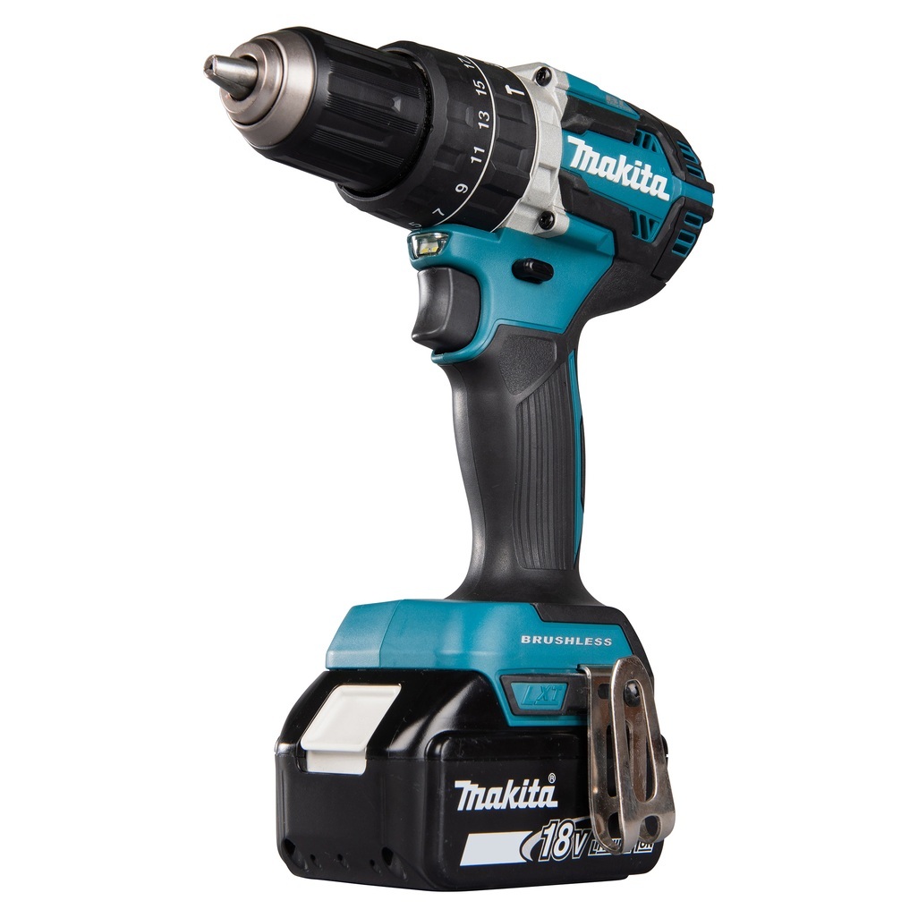 DHP484RT3J – Trapano Avvitatore a Percussione LXT a Batteria Trapano avvitatore c/percussione 18V 13 mm - 54 Nm – BL Trapano avvitatore a percussione 18V efficiente dotato di motore senza spazzole per applicazioni di avvitatura e foratura con o senza l'utilizzo della percussione. Possibilità di impostare due livelli di potenza. Coppia di serraggio massima 54 Nm. Uno strumento versatile per installatori, costruttori e personale di manutenzione. Luce LED integrata. Fornito con 3 batterie 5,0 Ah BL1850B, caricabatterie rapido 45' DC18RC, valigetta MAKPAC tipo 2 (821550-0).