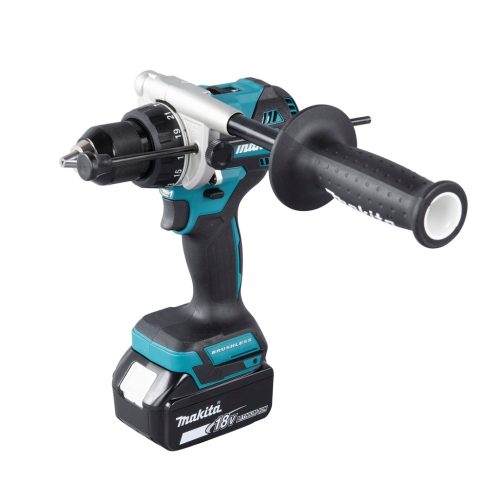 DHP486RT3J – Trapano Avvitatore a Percussione LXT a Batteria Trapano avvitatore c/percussione 18V 13 mm - 130Nm – BL Trapano avvitatore con percussione LXT® 18V efficiente con motore senza spazzole per applicazioni di avvitatura e foratura con o senza l'utilizzo della percussione. Possibilità di impostare due livelli di potenza. Coppia di serraggio massima 130 Nm. Uno strumento versatile per installatori, costruttori e personale di manutenzione. Luce LED integrata. Fornito con tre batterie da 5,0 Ah e caricabatterie. Fornito con valigetta MAKPAC.