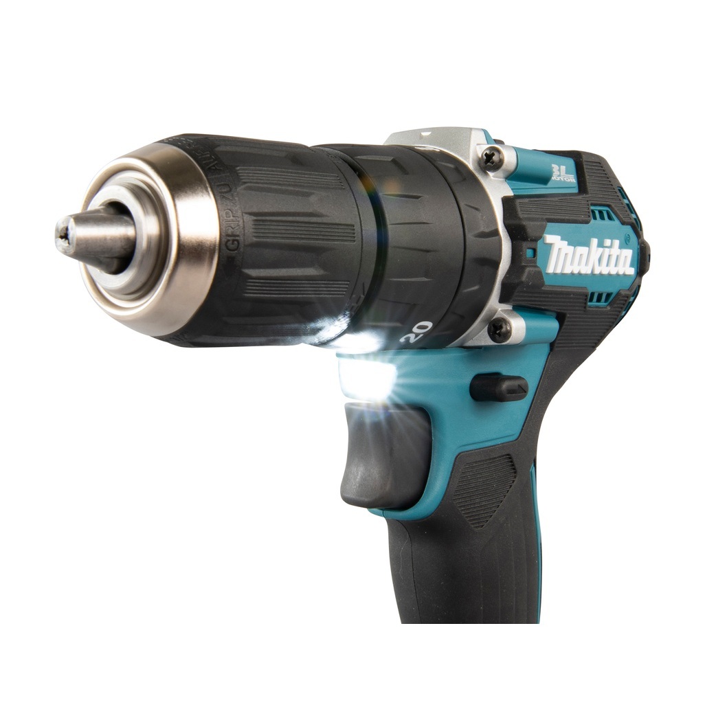 DHP487ZJ – Trapano Avvitatore a Percussione LXT a Batteria Trapano avvitatore c/percussione 18V 13 mm - 40Nm – BL Un trapano avvitatore con percussione LXT® 18V efficiente con motore senza spazzole per applicazioni di avvitatura e foratura con o senza l'utilizzo di percussione. Possibilità di impostare due livelli di potenza. Coppia di serraggio massima 40 Nm. Uno strumento versatile per installatori, costruttori e personale di manutenzione. Luce LED integrata. Fornito senza batterie e caricabatterie. fornito con valigetta MAKPAC.