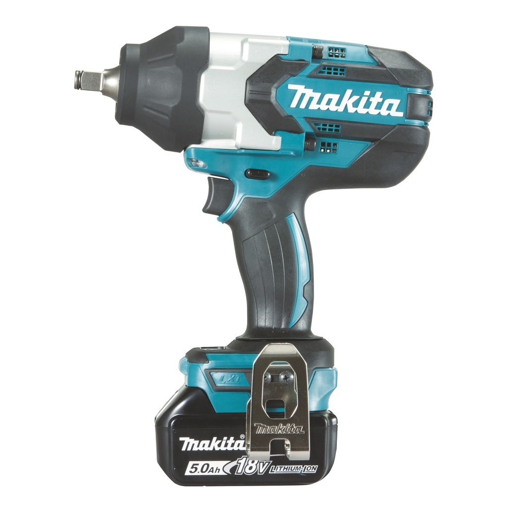 Chiave a impulsi dotata di motore brushless e ad alta coppia di serraggio con tre regolazioni di velocità per lavori gravosi. Potente chiave a impulsi con attacco da 1/2" dotata di motore brushless, con coppia di serraggio massima fino a 1.200 Nm ideale per applicazioni che richiedono un'elevata coppia di serraggio. Fornita con due batterie da 5,0 Ah e caricabatterie. Fornita con valigetta MAKPAC.