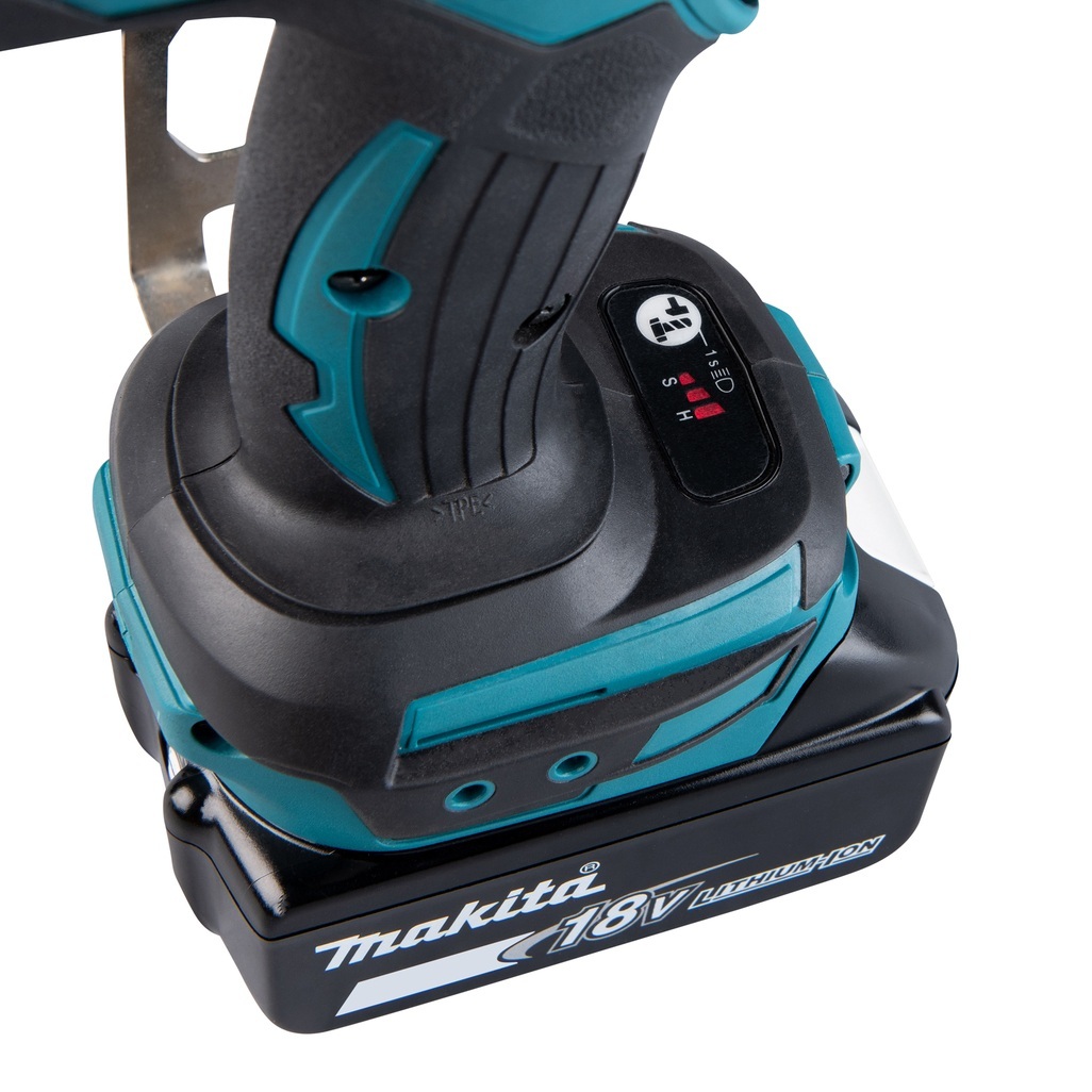 DTW1002ZJ - Avvitatore a Impulsi LXT Chiave ad impulsi dotata di motore brushless e ad alta coppia di serraggio con tre regolazioni di velocità per lavori gravosi. Potente chiave ad impulsi con attacco da 1/2" dotata di motore brushless, con coppia di serraggio massima fino a 1.200 Nm ideale per applicazioni che richiedono un'elevata coppia di serraggio. Fornito senza batterie e caricabatterie. Fornito in valigetta MAKPAC.