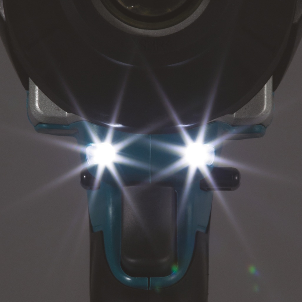 Chiave a impulsi dotata di motore brushless e ad alta coppia di serraggio con tre regolazioni di velocità per lavori gravosi. Potente chiave a impulsi con attacco da 1/2" dotata di motore brushless, con coppia di serraggio massima fino a 1.200 Nm ideale per applicazioni che richiedono un'elevata coppia di serraggio. Fornita con due batterie da 5,0 Ah e caricabatterie. Fornita con valigetta MAKPAC.