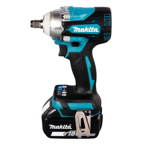 Chiave a impulsi compatta ed efficiente, dotata di motore brushless con diverse regolazioni di potenza. Chiave a impulsi potente e compatta, lunghezza di soli 144 mm con attacco da 1/2". Le dimensioni ridotte e il peso ridotto rendono questo attrezzo facile da usare, offrendo una coppia di serraggio massima di 330 Nm. Quattro regolazioni di velocità. Dotato di luce a LED. Fornita con due batterie da 5,0 Ah e caricabatterie. Fornita con valigetta MAKPAC.