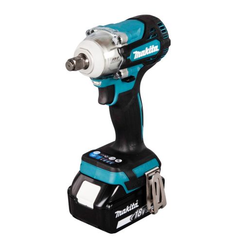 Chiave a impulsi compatta ed efficiente, dotata di motore brushless con diverse regolazioni di potenza. Chiave a impulsi potente e compatta, lunghezza di soli 144 mm con attacco da 1/2". Le dimensioni ridotte e il peso ridotto rendono questo attrezzo facile da usare, offrendo una coppia di serraggio massima di 330 Nm. Quattro regolazioni di velocità. Dotato di luce a LED. Fornita con due batterie da 5,0 Ah e caricabatterie. Fornita con valigetta MAKPAC.