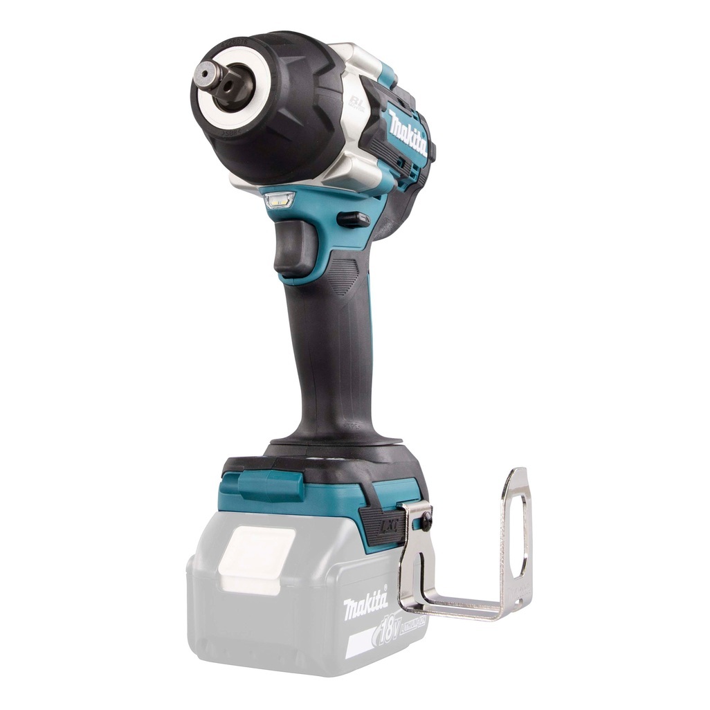 DTW700ZJ – Avvitatore a Impulsi LXT Avvitatore ad impulsi 18V 5Ahx2 700Nm 1/2" BL - Corpo macchina Avvitatore ad impulsi brushless da 1/2" con una coppia di serraggio fino a 700 Nm. Tre diverse impostazioni di potenza. Dotato di due luci a LED per avere maggiore visibilità durante le lavorazioni, è ideale per applicazioni che richiedono un'elevata coppia di serraggio. Fornito senza batterie e caricabatterie. Fornito con valigetta MAKPAC.