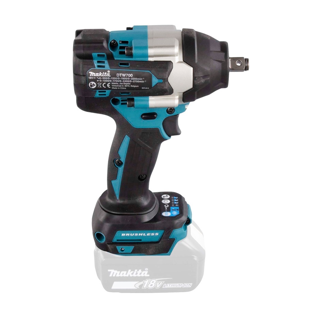 DTW700ZJ – Avvitatore a Impulsi LXT Avvitatore ad impulsi 18V 5Ahx2 700Nm 1/2" BL - Corpo macchina Avvitatore ad impulsi brushless da 1/2" con una coppia di serraggio fino a 700 Nm. Tre diverse impostazioni di potenza. Dotato di due luci a LED per avere maggiore visibilità durante le lavorazioni, è ideale per applicazioni che richiedono un'elevata coppia di serraggio. Fornito senza batterie e caricabatterie. Fornito con valigetta MAKPAC.