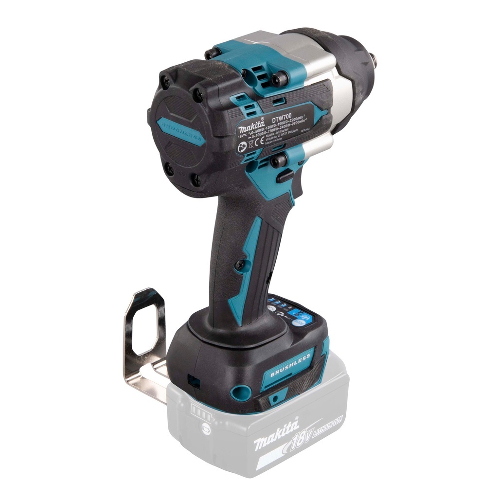 DTW700ZJ – Avvitatore a Impulsi LXT Avvitatore ad impulsi 18V 5Ahx2 700Nm 1/2" BL - Corpo macchina Avvitatore ad impulsi brushless da 1/2" con una coppia di serraggio fino a 700 Nm. Tre diverse impostazioni di potenza. Dotato di due luci a LED per avere maggiore visibilità durante le lavorazioni, è ideale per applicazioni che richiedono un'elevata coppia di serraggio. Fornito senza batterie e caricabatterie. Fornito con valigetta MAKPAC.