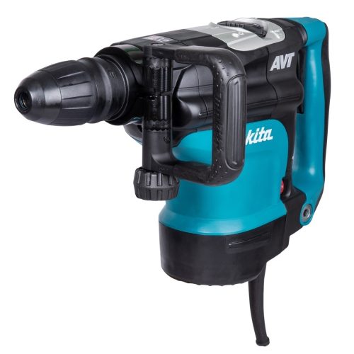 Martello rotativo combinato SDS-Max compatibile 45 mm - AVT - 2 Funz. Martello rotativo SDS Max compatibile,con impugnatura ergonomica dotato di motore da 1.350 W con avviamento morbido. Capacità di foratura nel CLS di 45 mm e potenza del colpo di 9,4 J. Dotato di 2 funzioni: percussione , rotazione + percussione. Disponibili 16 posizioni per la regolazione dello scalpello. E' presente la frizione di sicurezza per la sicurezza dell'operatore durante la lavorazione. Interruttore a slitta di blocco solo con la funzione percussione. Dotato di tecnologia anti vibrazione (AVT) per ridurre al minimo le vibrazioni durante l'utilizzo. LED per segnalare usura spazzole e anomalie. Questo utensile è la scelta ideale per lavori di ristrutturazione e costruzione. Cavo di alimentazione 5m. Accessori in dotazione: Impugnatura laterale diritta, asta di profondità, grasso per codolo, panno, valigetta.