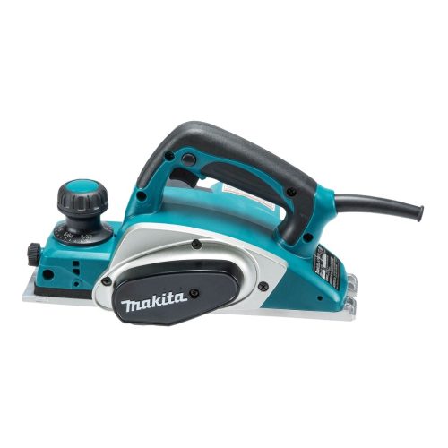 KP0800J – Pialla a Corrente Pialla a Corrente compatta per impieghi gravosi Pialla compatta da 620 W con profondità di piallatura di 4 mm e larghezza di 82 mm. Funzionamento silenzioso e facile controllo della profondità di taglio con un quadrante. Fornito con valigetta MAKPAC.