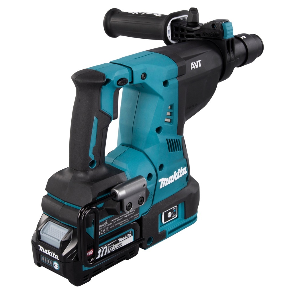 Tassellatore 620W e 2,9J di potenza del colpo, 3 funzioni e doppio led illuminazione. La tecnologia studiata per un corpo macchina bilanciato è studiato per consentire e supportare un lavoro intensivo garantendo comfort e sicurezza all'operatore e all'ambiente. AVT è il sistema attivo antivibrazione, AFT è il sistema di arresto in caso blocco della punta in foratura, XPT è il sistema che consente il lavoro anche in caso di pioggia e polveri e AWS è il sistema che consente l'avvio e l'arresto di una unità di aspirazione tramite bluetooth. Fornito con batteria/e e caricabatterie. Valigetta Makpac.