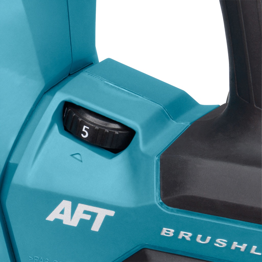 Tassellatore 620W e 2,9J di potenza del colpo, 3 funzioni e doppio led illuminazione. La tecnologia studiata per un corpo macchina bilanciato è studiato per consentire e supportare un lavoro intensivo garantendo comfort e sicurezza all'operatore e all'ambiente. AVT è il sistema attivo antivibrazione, AFT è il sistema di arresto in caso blocco della punta in foratura, XPT è il sistema che consente il lavoro anche in caso di pioggia e polveri e AWS è il sistema che consente l'avvio e l'arresto di una unità di aspirazione tramite bluetooth. Fornito con batteria/e e caricabatterie. Valigetta Makpac.