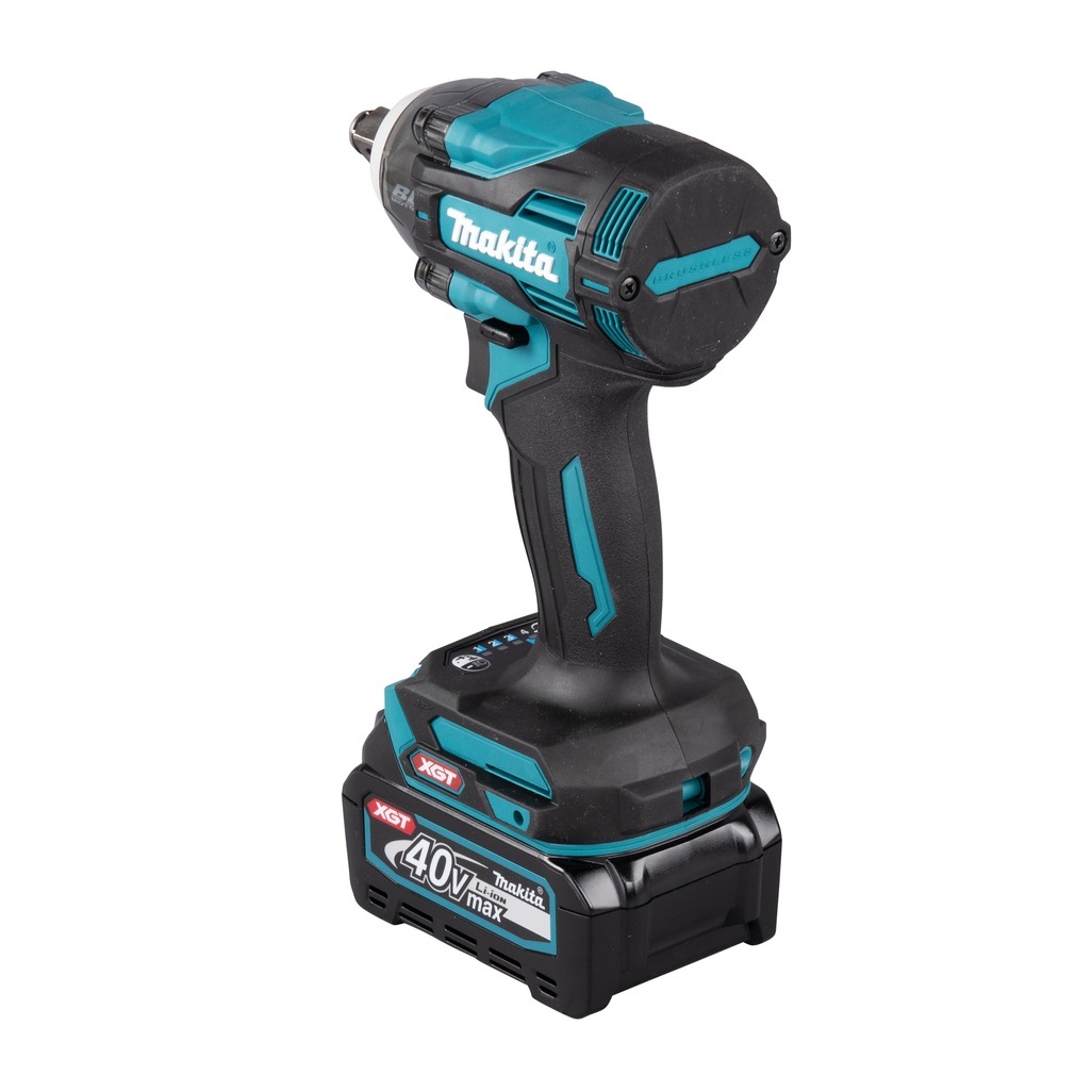 Chiave a impulsi brushless extra compatta ed efficiente con quattro livelli di potenza. Chiave a impulsi potente extra compatta, lunghezza 144 mm, attacco 1/2". Dimensioni e peso ridotto rendono questo utensile facile da usare, offrendo al contempo una coppia di serraggio massima di 350 Nm. Quattro livelli di potenza. 2 LED con pre accensione e funzioni afterglow. Fornita con due batterie 2,5 Ah e caricabatterie rapido, fornita in valigetta Makpac.