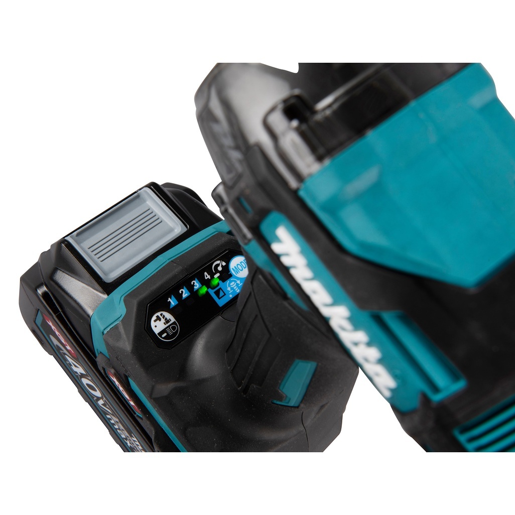 Chiave a impulsi brushless extra compatta ed efficiente con quattro livelli di potenza. Chiave a impulsi potente extra compatta, lunghezza 144 mm, attacco 1/2". Dimensioni e peso ridotto rendono questo utensile facile da usare, offrendo al contempo una coppia di serraggio massima di 350 Nm. Quattro livelli di potenza. 2 LED con pre accensione e funzioni afterglow. Fornita con due batterie 2,5 Ah e caricabatterie rapido, fornita in valigetta Makpac.