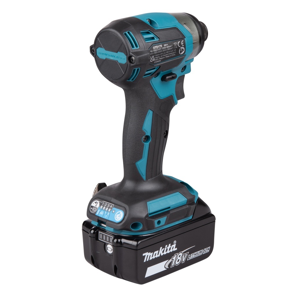 Avvitatore a impulsi 18V 1/4" 180Nm - BL Avvitatore ad impulsi DTD173RTJ LXT® 18V compatto e leggero con attacco 1/4" e motore brushless per alte prestazioni. Compatto e leggero di facile utilizzo con coppia di serraggio max di 180 Nm, adatto per un serraggio veloce. Illuminazione ad anello per ridurre le ombre sul punto di lavoro. Fornito con due batterie 5,0 Ah e caricabatterie. Fornito con valigetta MAKPAC.