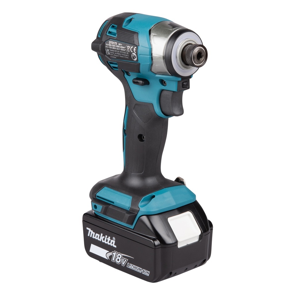 Avvitatore a impulsi 18V 1/4" 180Nm - BL Avvitatore ad impulsi DTD173RTJ LXT® 18V compatto e leggero con attacco 1/4" e motore brushless per alte prestazioni. Compatto e leggero di facile utilizzo con coppia di serraggio max di 180 Nm, adatto per un serraggio veloce. Illuminazione ad anello per ridurre le ombre sul punto di lavoro. Fornito con due batterie 5,0 Ah e caricabatterie. Fornito con valigetta MAKPAC.