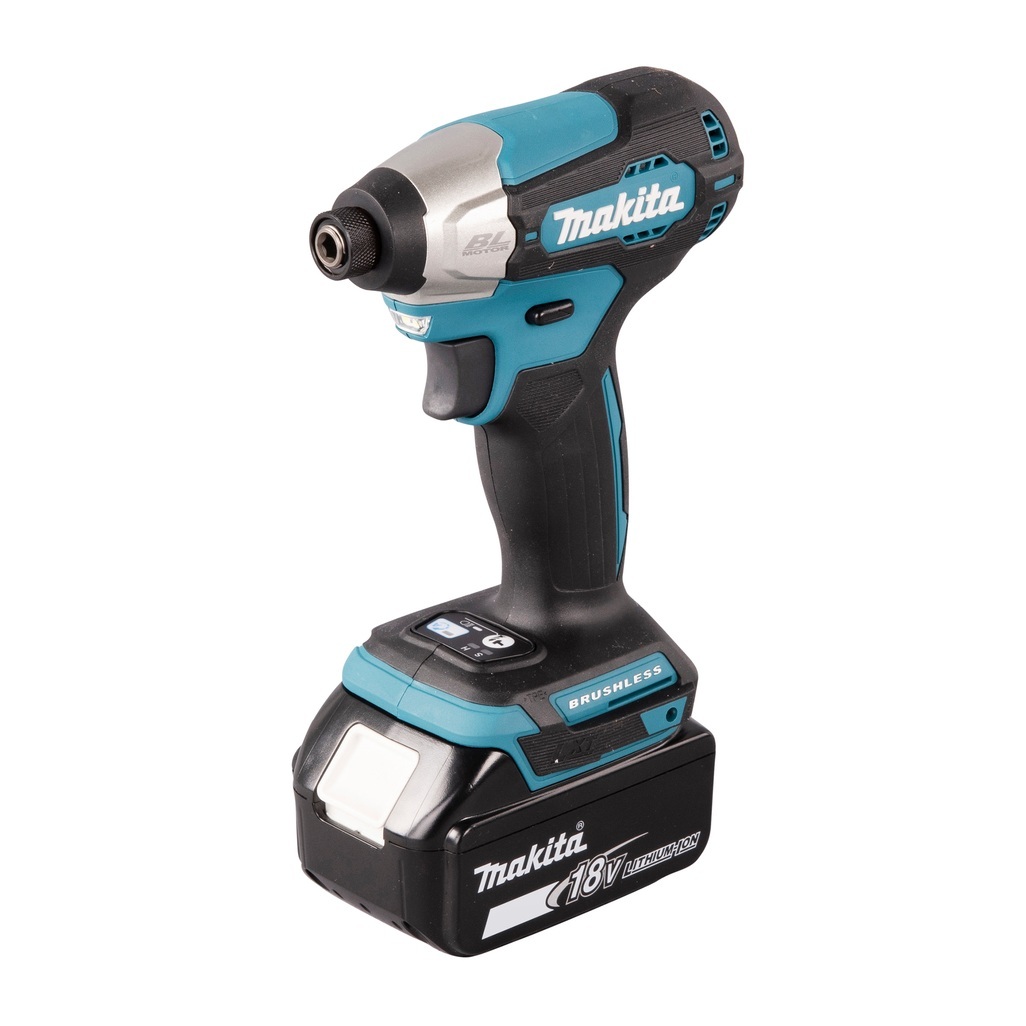 Avvitatore ad impulsi 18V 1/4" 140Nm - BL Avvitatore ad impulsi DTD157RTJ LXT® 18V compatto e leggero con una chiave esagonale con attacco da 1/4" e motore brushless ad alte prestazioni. Compatto con una coppia di serraggio massima di 140 Nm. Funzionamento in 3 modalità: A (Assistita) / Hard / Soft per molteplici applicazioni. Pratica luce a LED per illuminare la zona di lavoro. Fornito con due batterie 5,0 Ah e caricabatterie. Fornito con valigetta MAKPAC.