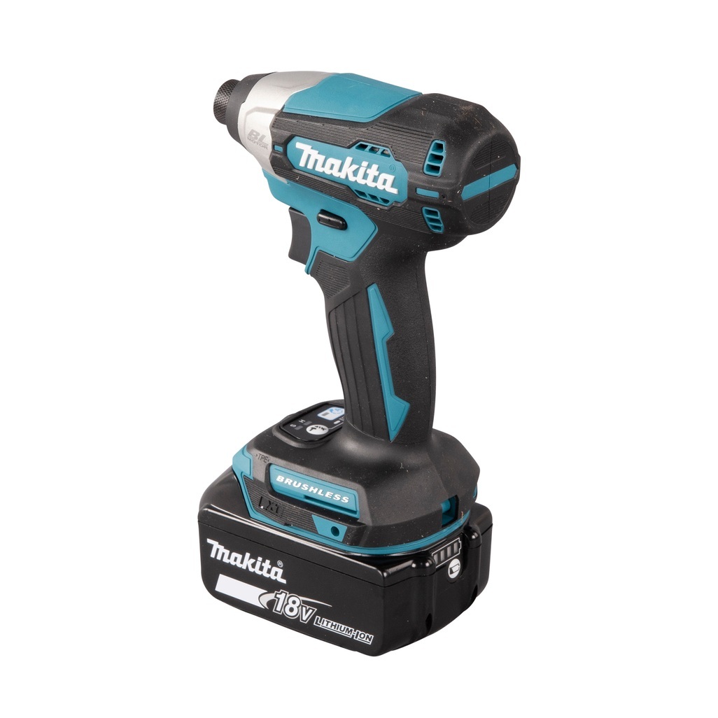 Avvitatore ad impulsi 18V 1/4" 140Nm - BL Avvitatore ad impulsi DTD157RTJ LXT® 18V compatto e leggero con una chiave esagonale con attacco da 1/4" e motore brushless ad alte prestazioni. Compatto con una coppia di serraggio massima di 140 Nm. Funzionamento in 3 modalità: A (Assistita) / Hard / Soft per molteplici applicazioni. Pratica luce a LED per illuminare la zona di lavoro. Fornito con due batterie 5,0 Ah e caricabatterie. Fornito con valigetta MAKPAC.