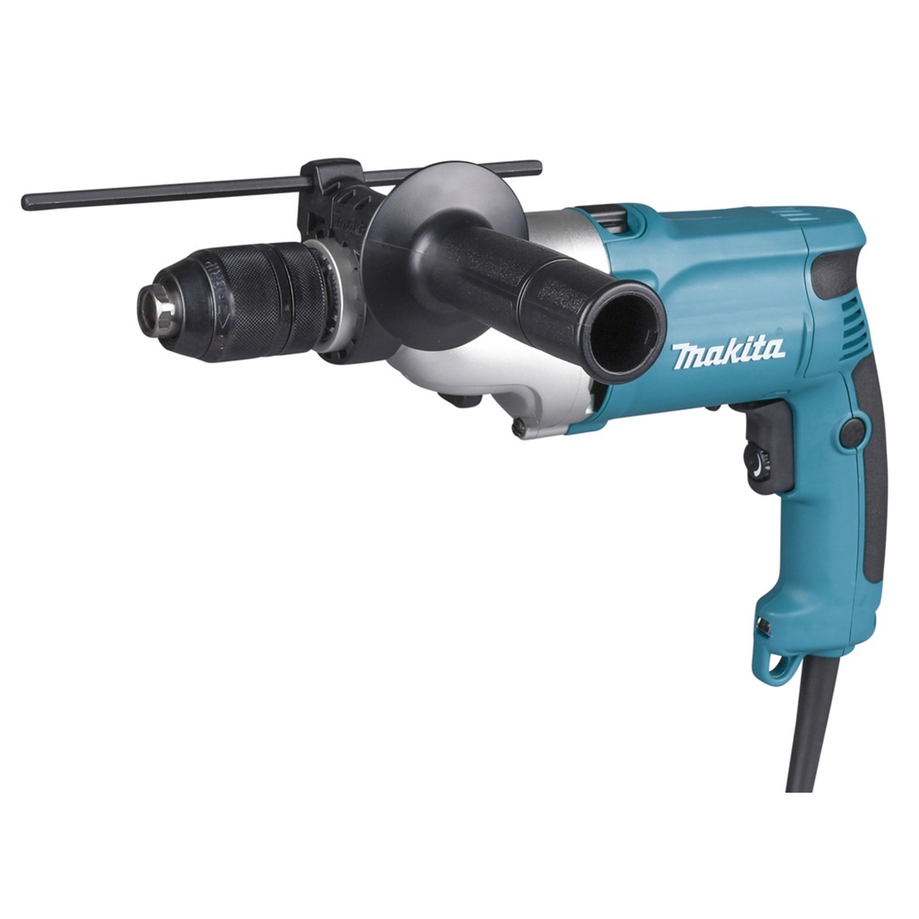 Trapano c/percussione 20 mm - 2 Vel. Trapano avvitatore con percussione da 720 W con impugnatura laterale orientabile a 360° e 2 livelli di velocità meccaniche: 0-1.200 e 0-2.900 g/min. 2 funzioni: rotazione, rotazione e percussione che si adattano in base alle applicazione dell'operatore. LED per illuminare la zona di lavoro. Con robusta custodia in alluminio per la trasmissione ad ingranaggi e frizione di sicurezza per l'arresto del motore se la punta del trapano si blocca. Mandrino a sgancio rapido interamente in metallo da 13 mm. Cavo di alimentazione 2,5m. Accessori in dotazione: Impugnatura laterale, asta di profondità, valigetta makpac tipo 1 (821549-5).