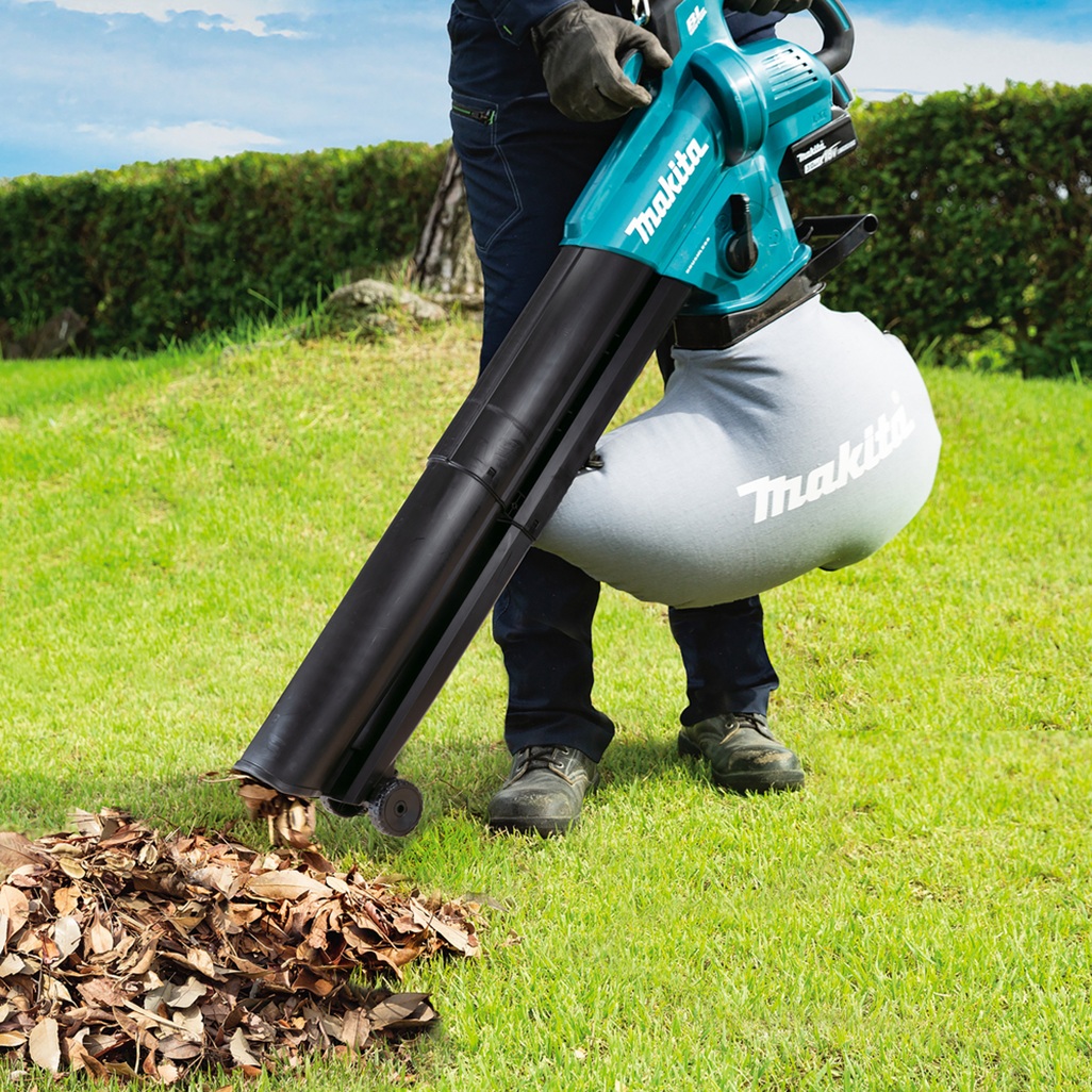18V • 64 m/s • 4,2 m³/min • 3,3 kPa • 6,1m³/min Soffiatore/Aspiratore LXT®, 18V, 64 m/s, 4,2 m³/minsoffiatore bivalente con funzione di aspirazione e sacco di raccolta: dotato di motore BL da 18V